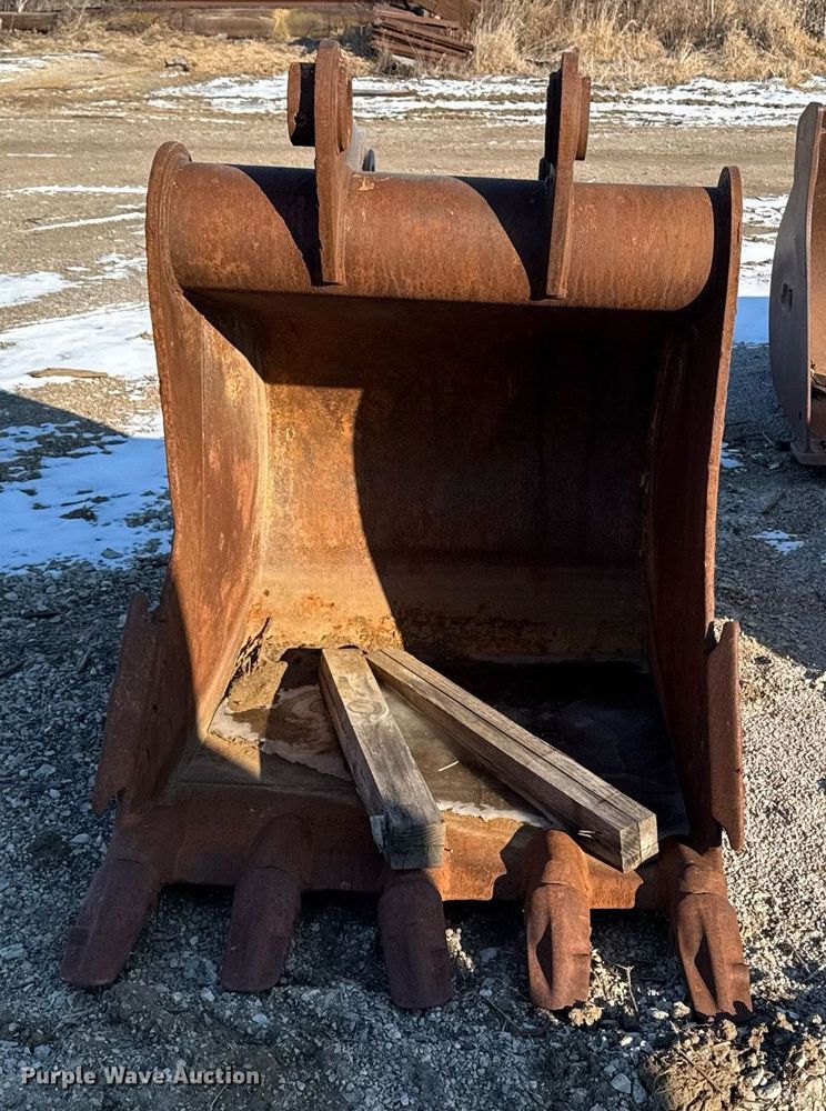 image for item EG7143 Hensley excavator bucket