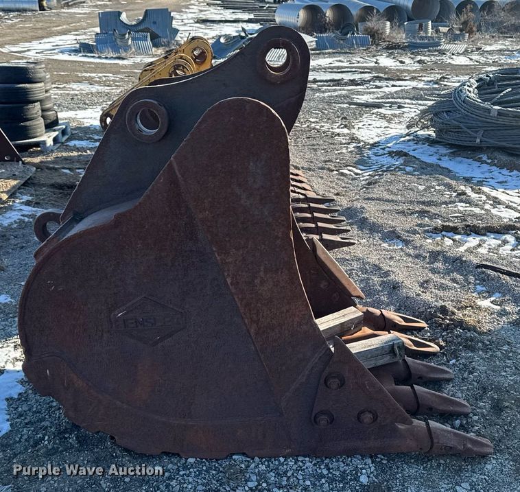 image for item EG7143 Hensley excavator bucket