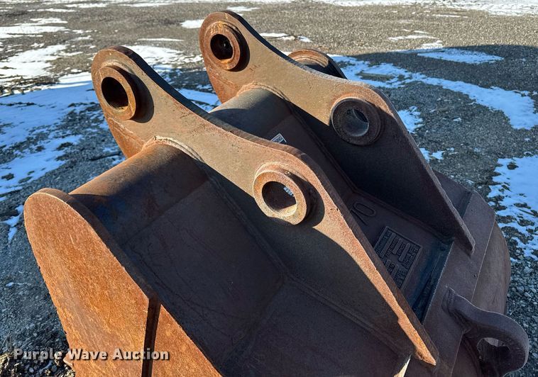 image for item EG7143 Hensley excavator bucket