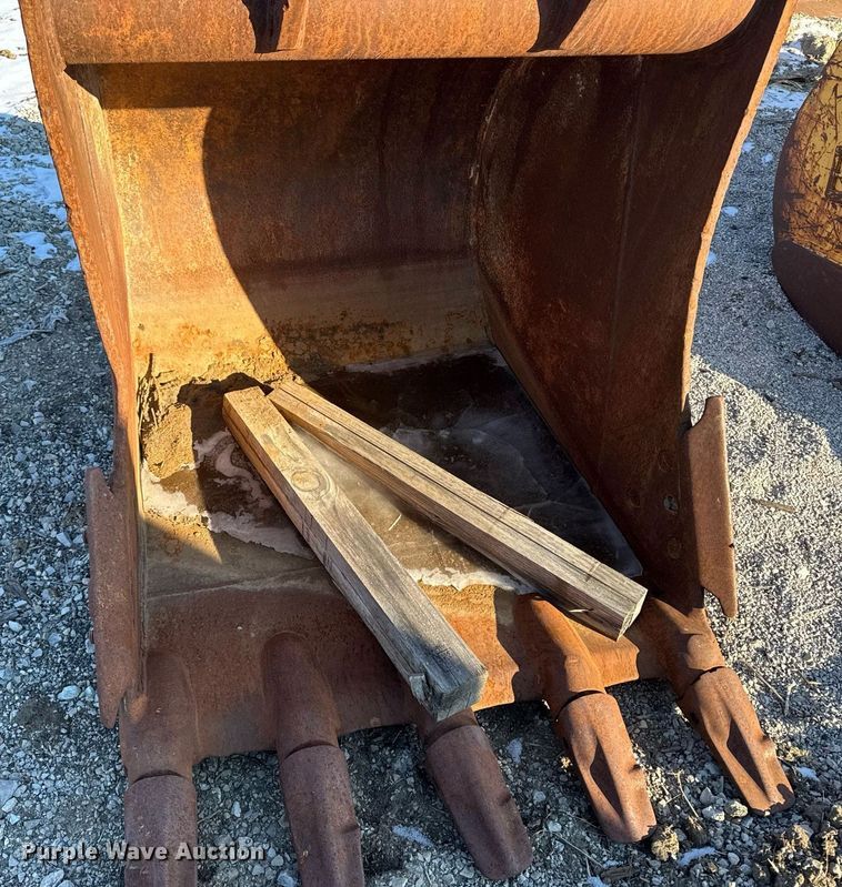image for item EG7143 Hensley excavator bucket