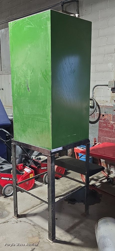 image for item EH8511 John Deere oil dispenser