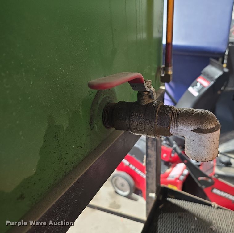 image for item EH8511 John Deere oil dispenser