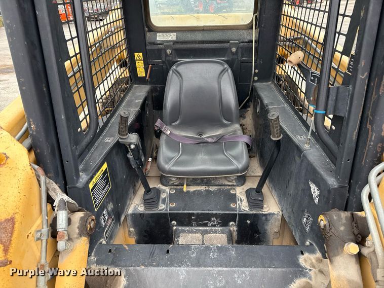 image for item EJ3414 1998 John Deere 7775 skid steer loader