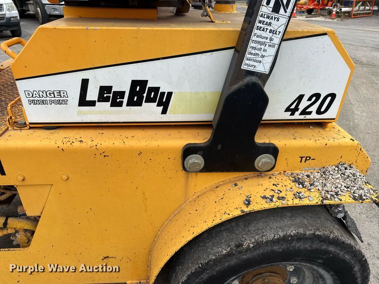 image for item EJ3415 2004 LeeBoy 420 pneumatic roller