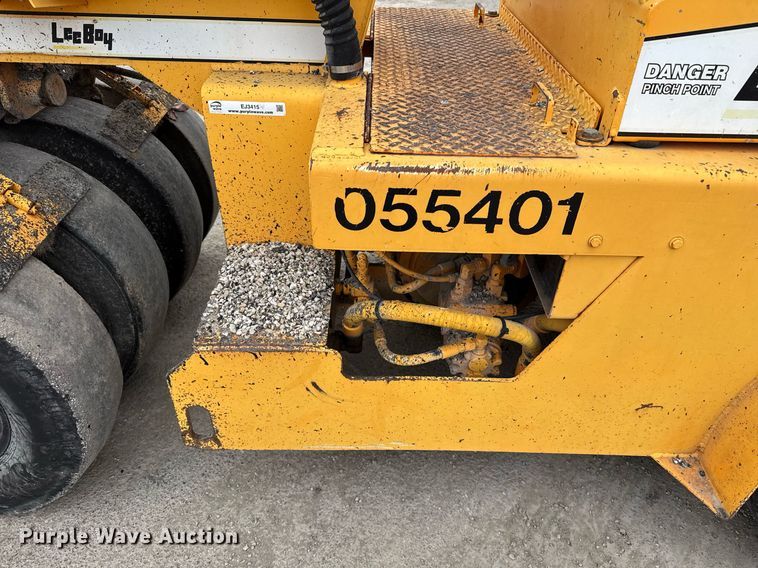 image for item EJ3415 2004 LeeBoy 420 pneumatic roller