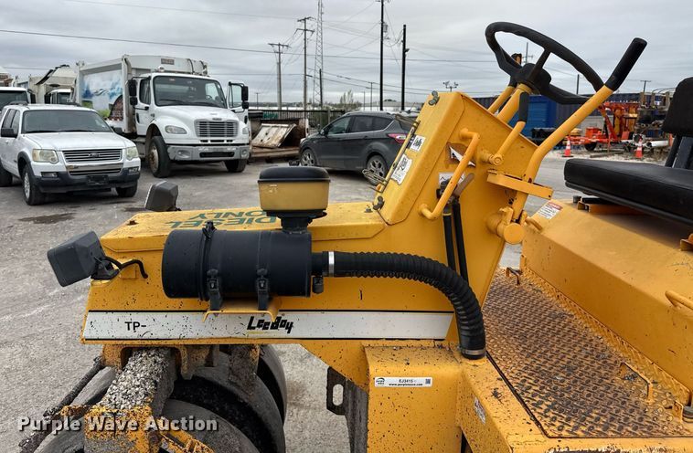 image for item EJ3415 2004 LeeBoy 420 pneumatic roller