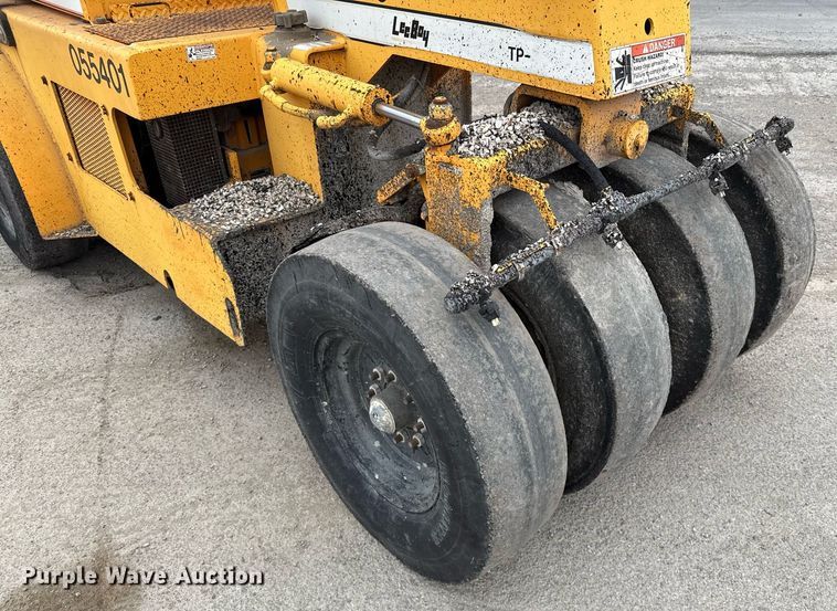 image for item EJ3415 2004 LeeBoy 420 pneumatic roller