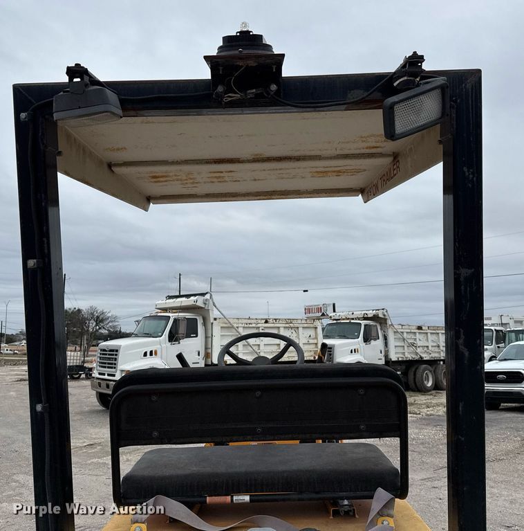 image for item EJ3415 2004 LeeBoy 420 pneumatic roller