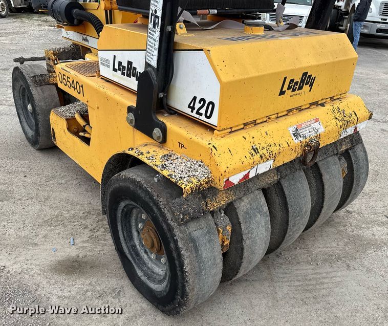 image for item EJ3415 2004 LeeBoy 420 pneumatic roller