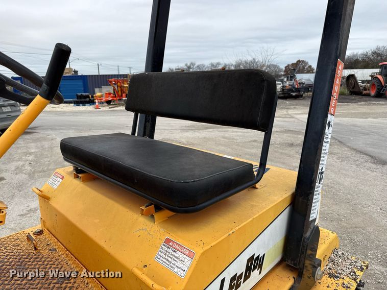 image for item EJ3415 2004 LeeBoy 420 pneumatic roller