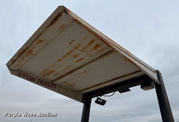 image for item EJ3415 2004 LeeBoy 420 pneumatic roller