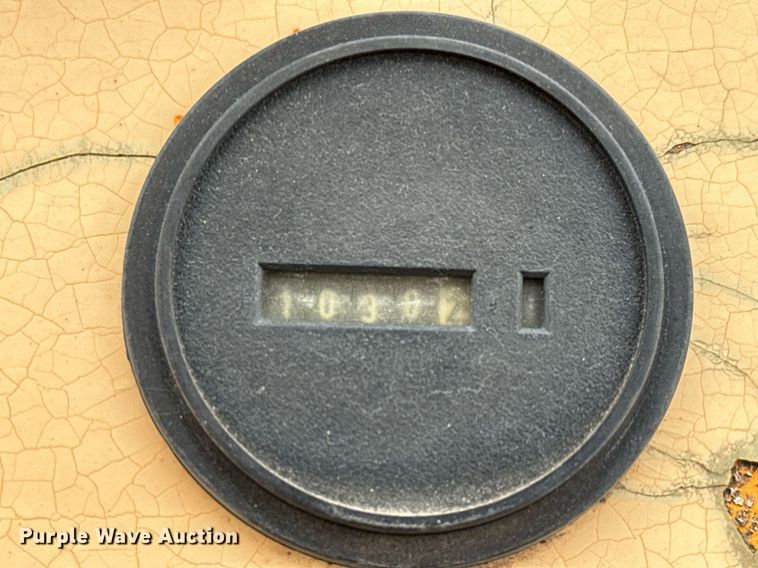 image for item EJ3415 2004 LeeBoy 420 pneumatic roller