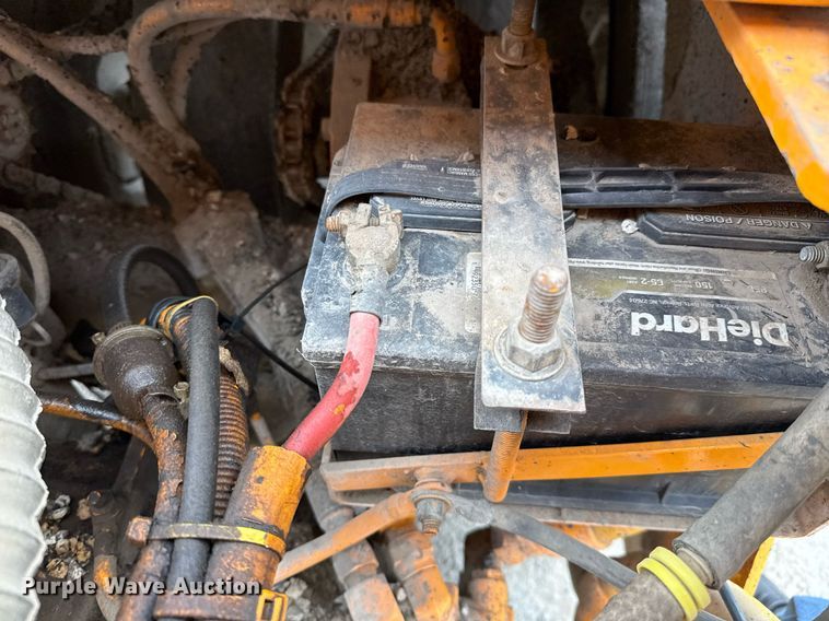 image for item EJ3415 2004 LeeBoy 420 pneumatic roller