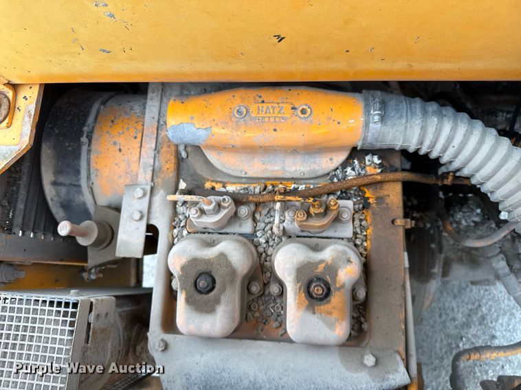 image for item EJ3415 2004 LeeBoy 420 pneumatic roller