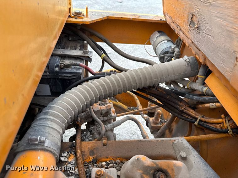 image for item EJ3415 2004 LeeBoy 420 pneumatic roller