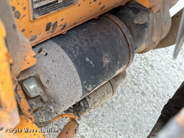 image for item EJ3415 2004 LeeBoy 420 pneumatic roller