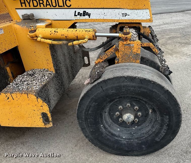 image for item EJ3415 2004 LeeBoy 420 pneumatic roller