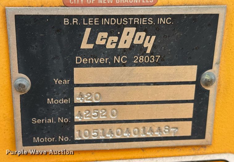 image for item EJ3415 2004 LeeBoy 420 pneumatic roller