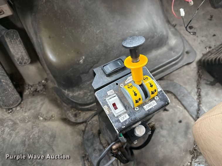 image for item EJ3416 2007 Sterling LT7500 dump truck