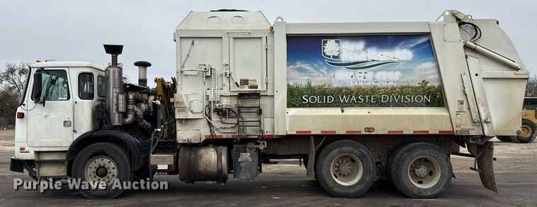 image for item EJ3418 2015 AutoCar ACX Xpeditor refuse truck