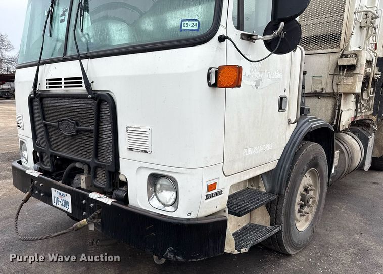 image for item EJ3418 2015 AutoCar ACX Xpeditor refuse truck