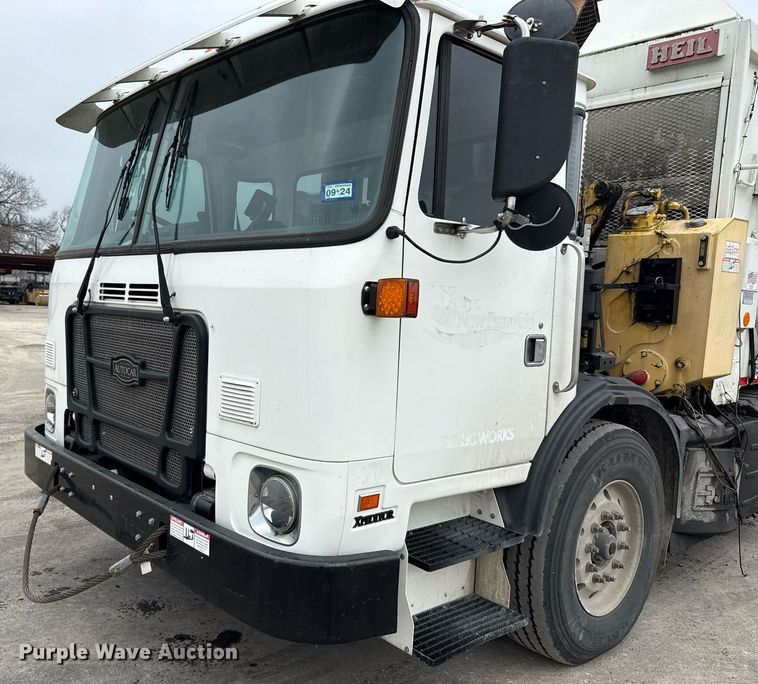 image for item EJ3420 2018 Autocar ACX Xpeditor refuse truck