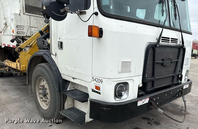 image for item EJ3420 2018 Autocar ACX Xpeditor refuse truck