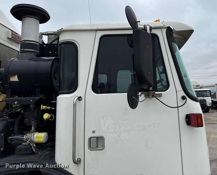 image for item EJ3420 2018 Autocar ACX Xpeditor refuse truck