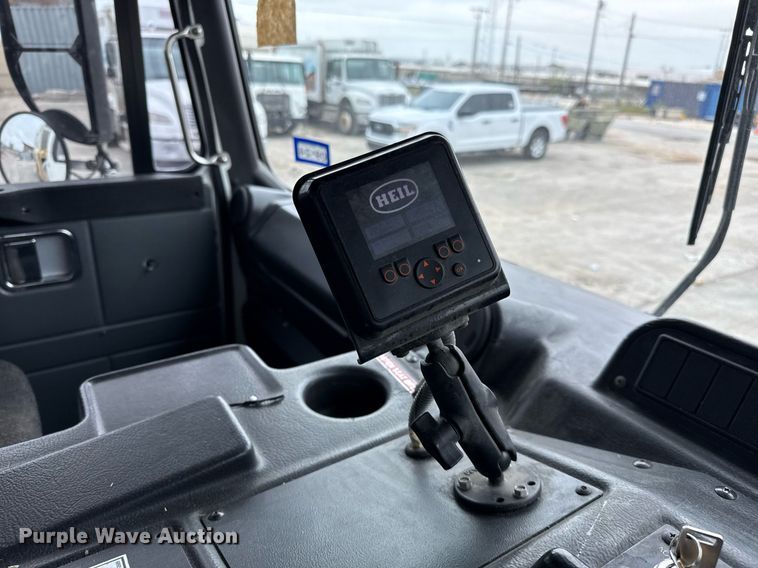 image for item EJ3420 2018 Autocar ACX Xpeditor refuse truck