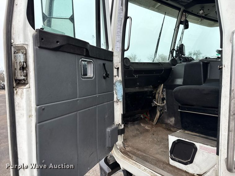 image for item EJ3421 2014 AutoCar ACX Xpeditor refuse truck