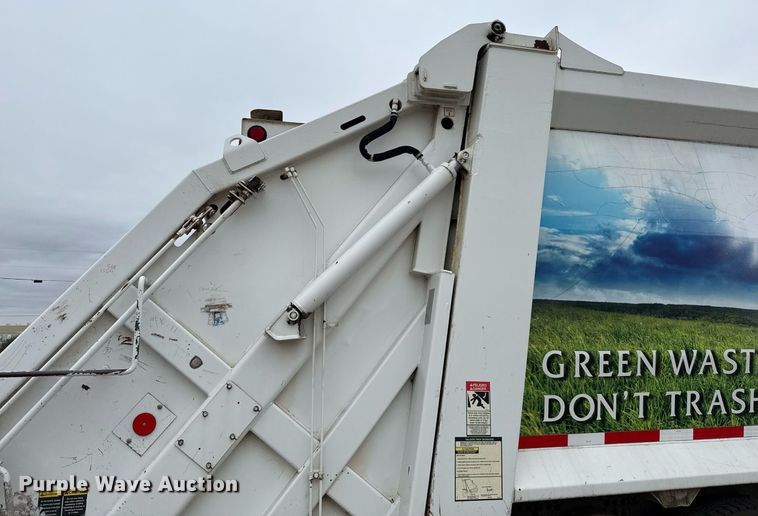 image for item EJ3422 2016 Freightliner Business Class M2 106 refuse truck