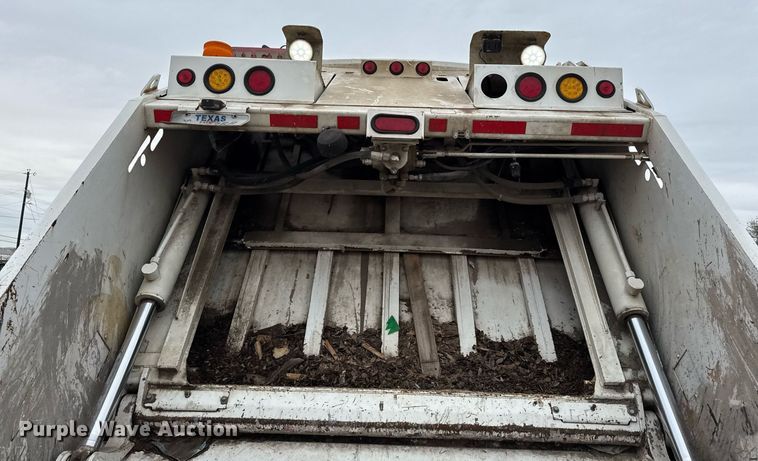 image for item EJ3422 2016 Freightliner Business Class M2 106 refuse truck