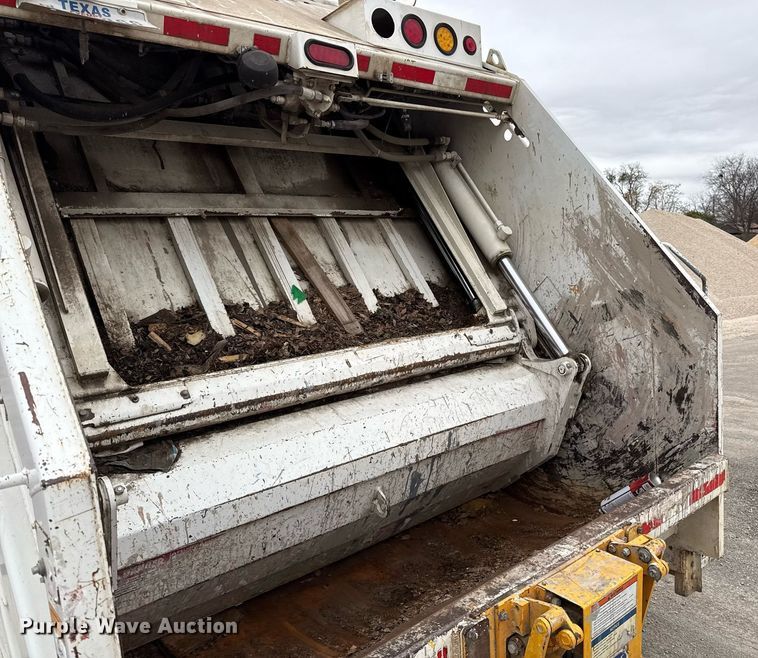 image for item EJ3422 2016 Freightliner Business Class M2 106 refuse truck