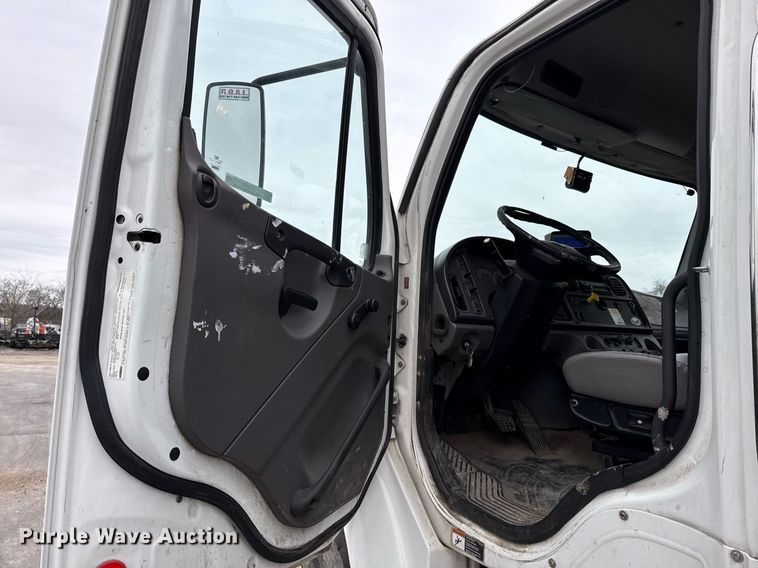 image for item EJ3422 2016 Freightliner Business Class M2 106 refuse truck