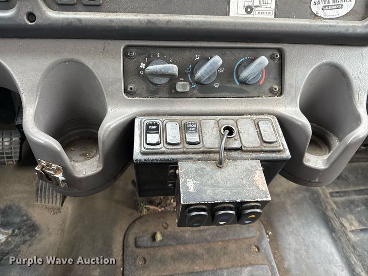 image for item EJ3422 2016 Freightliner Business Class M2 106 refuse truck