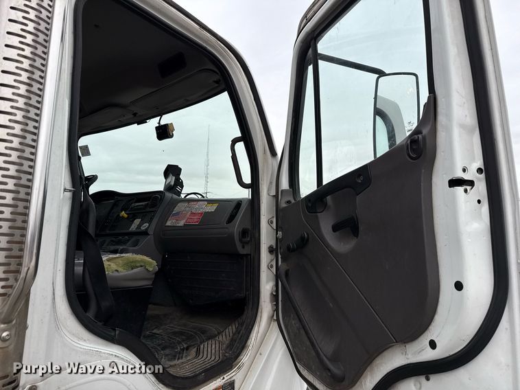 image for item EJ3422 2016 Freightliner Business Class M2 106 refuse truck