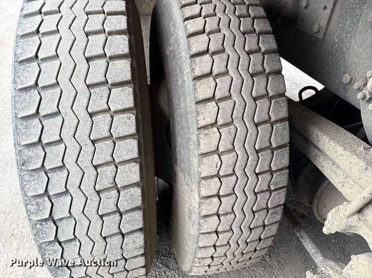 image for item EJ3422 2016 Freightliner Business Class M2 106 refuse truck