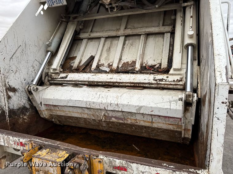 image for item EJ3424 2016 Freightliner Business Class M2 106 refuse truck