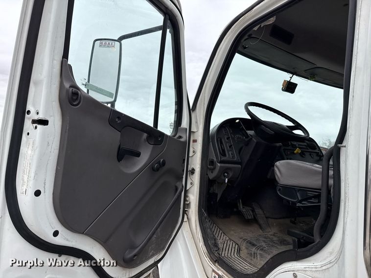 image for item EJ3424 2016 Freightliner Business Class M2 106 refuse truck