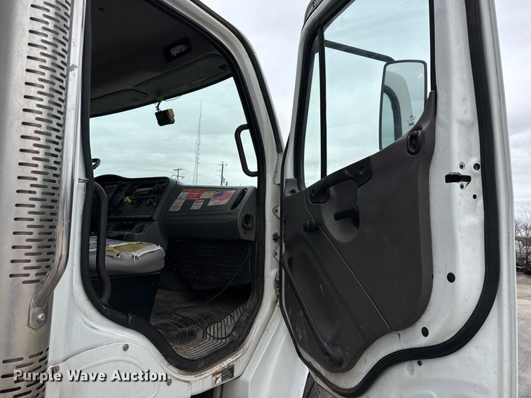 image for item EJ3424 2016 Freightliner Business Class M2 106 refuse truck