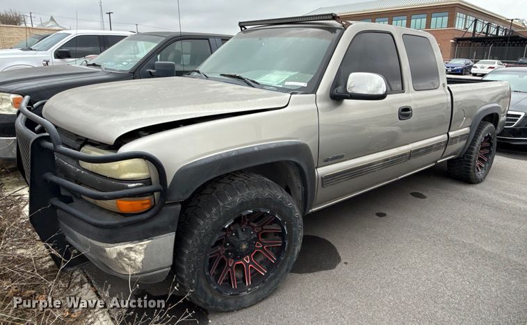 image for item EJ3427 1999 Chevrolet Silverado 1500 Ext. Cab pickup truck