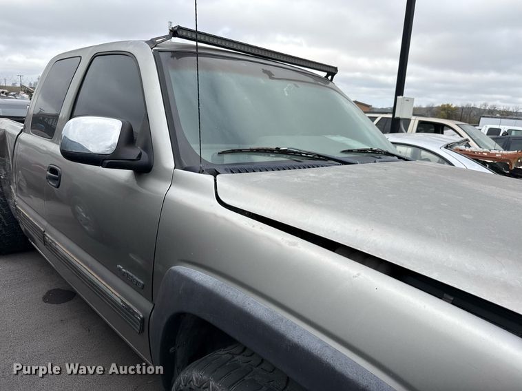 image for item EJ3427 1999 Chevrolet Silverado 1500 Ext. Cab pickup truck
