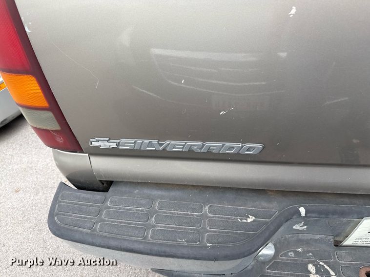 image for item EJ3427 1999 Chevrolet Silverado 1500 Ext. Cab pickup truck