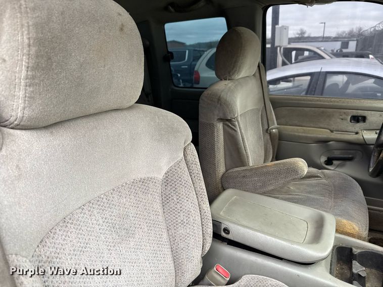 image for item EJ3427 1999 Chevrolet Silverado 1500 Ext. Cab pickup truck