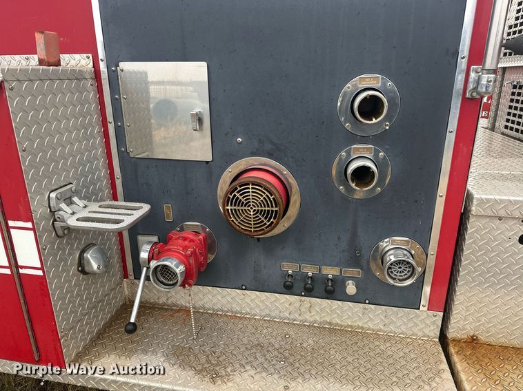 image for item EJ5310 1989 Pierce pumper fire truck