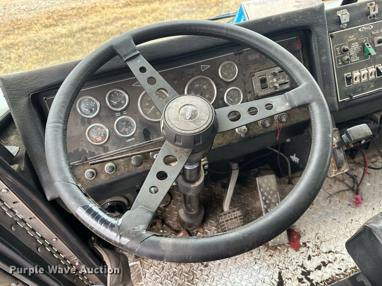 image for item EJ5310 1989 Pierce pumper fire truck