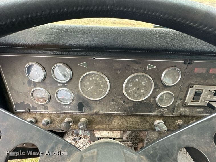 image for item EJ5310 1989 Pierce pumper fire truck