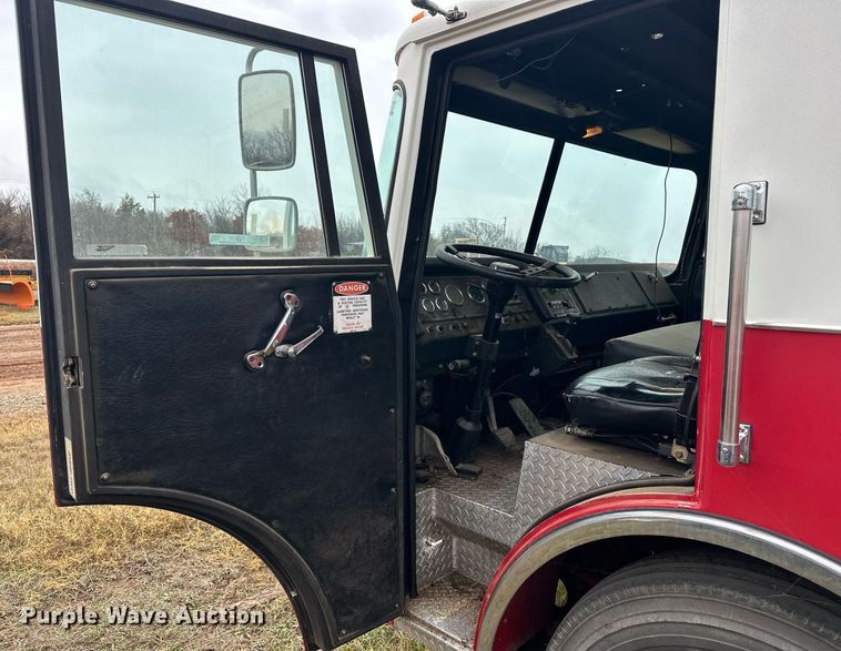 image for item EJ5310 1989 Pierce pumper fire truck