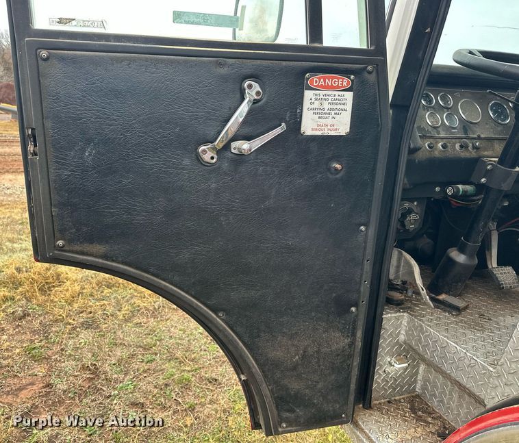 image for item EJ5310 1989 Pierce pumper fire truck