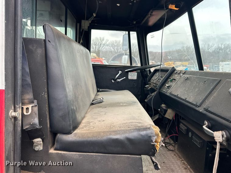 image for item EJ5310 1989 Pierce pumper fire truck